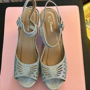 Sz 10 Sparkling Silver platform shoes